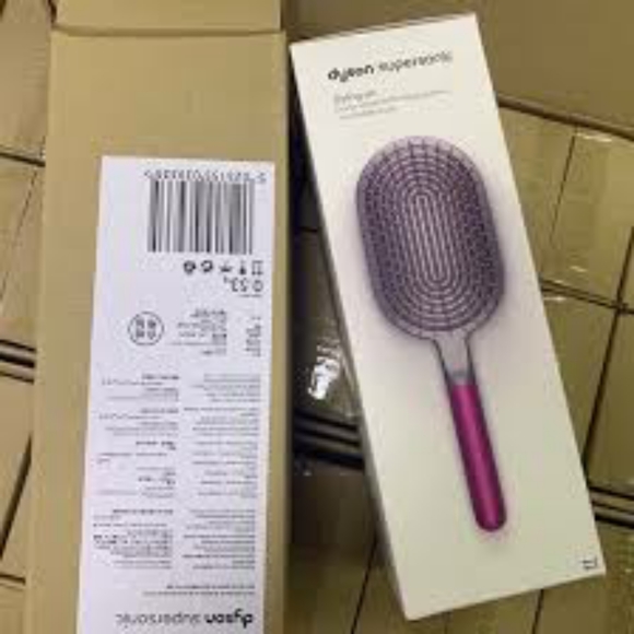 Dyson hairbrush - Picture 5 of 5